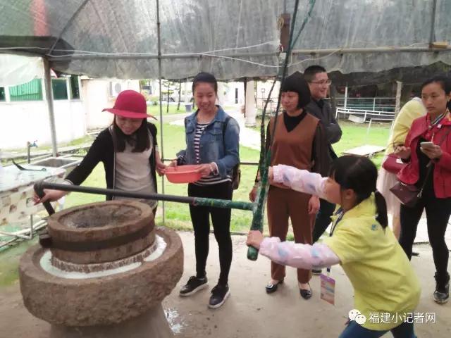 【圍觀】福建小記者走進農場體驗農耕樂趣