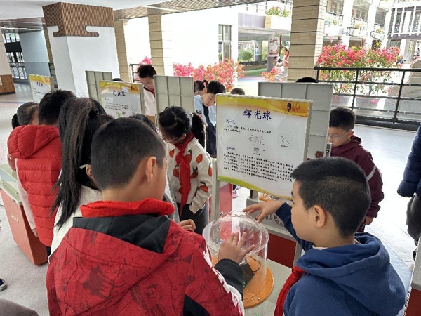 福州科技館科普大篷車走進鼓樓第二中心小學
