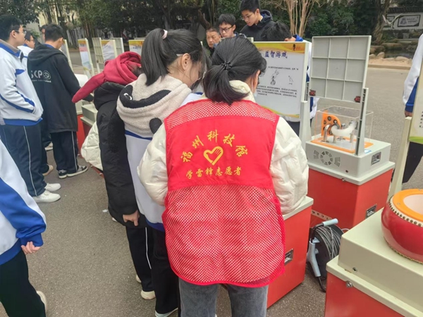 科普大篷車走進鼓樓區教院附中