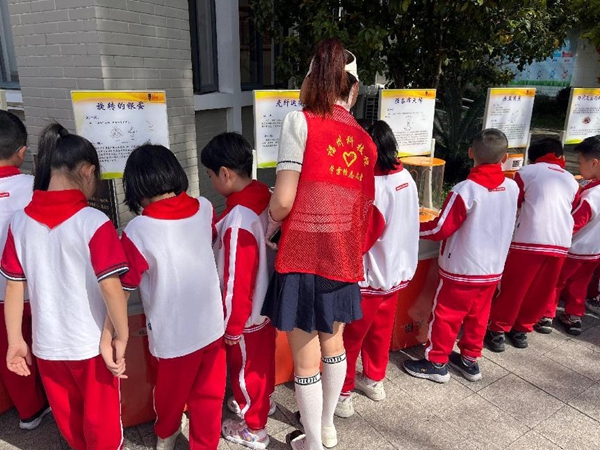 打開車門就是課堂！科普車帶你“沉浸式”玩轉科學——福州科技館科普大篷車走進福州市新店中心小學
