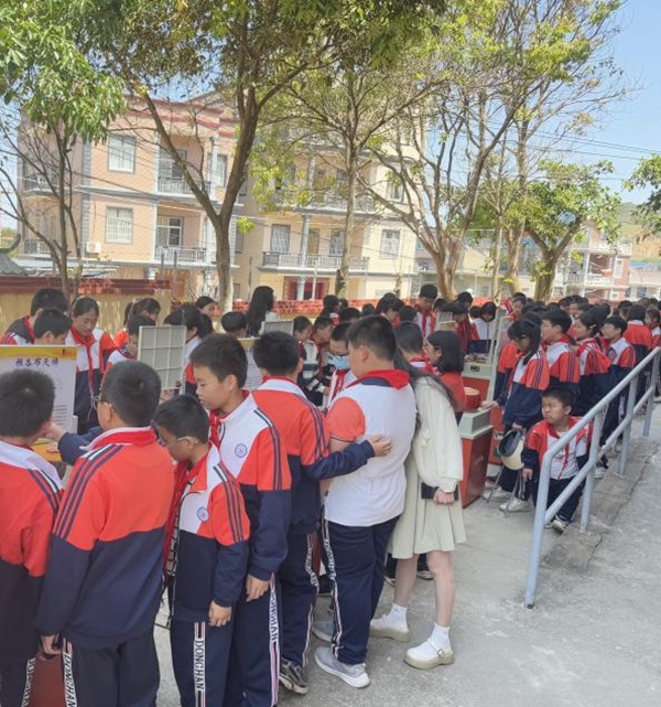 探索科學(xué)奇妙，助力青少年科創(chuàng)——福州科技館科普大篷車走進(jìn)福清市東瀚蓮峰小學(xué)