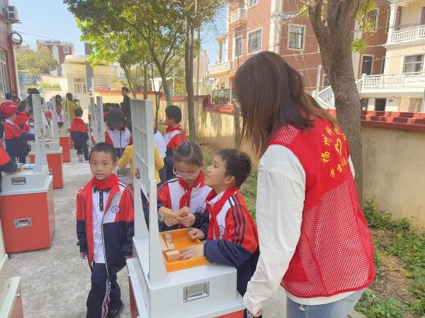探索科學(xué)奇妙，助力青少年科創(chuàng)——福州科技館科普大篷車走進(jìn)福清市東瀚蓮峰小學(xué)