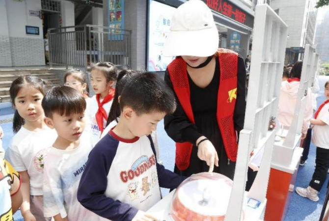 “智啟未來，科創童行”——福州科技館科普大篷車走進福州市臺江第三中心小學
