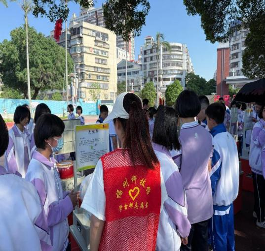 “創想未來 智慧青春”——福州科技館科普大篷車走進福清華僑中學