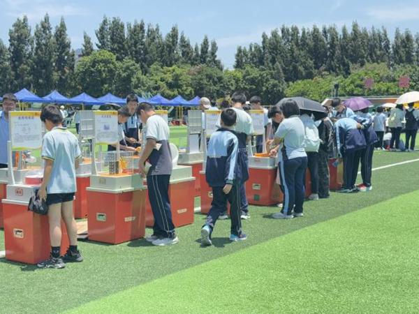 “科技大篷車進(jìn)校園，科藝雙馨潤童心”——福州科技館科普大篷車走進(jìn)福清德旺中學(xué)
