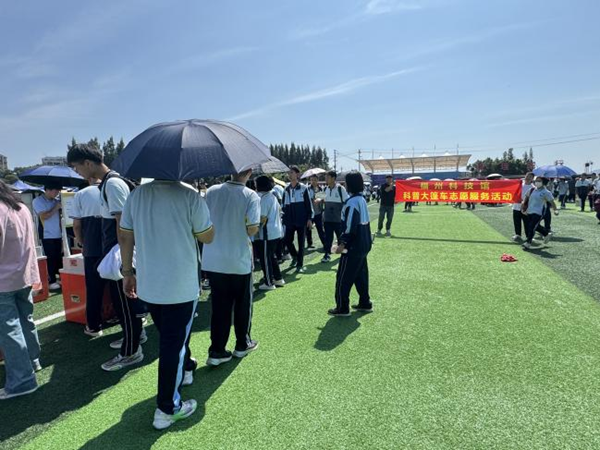 “科技大篷車進(jìn)校園，科藝雙馨潤童心”——福州科技館科普大篷車走進(jìn)福清德旺中學(xué)