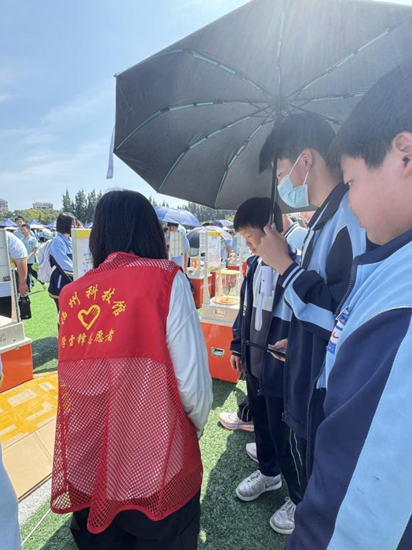 “科技大篷車進(jìn)校園，科藝雙馨潤童心”——福州科技館科普大篷車走進(jìn)福清德旺中學(xué)