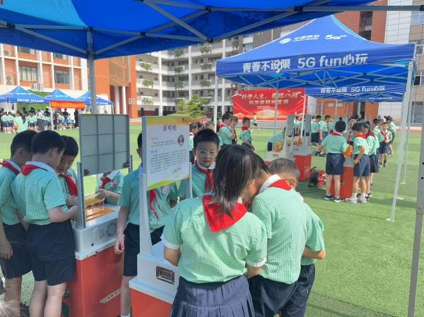 “筑夢科技，走進夢想”——福清實驗小學聯合福州科技館科普大篷車迎來奇妙科普之旅