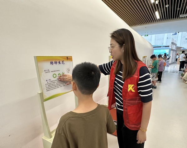 智啟童心，科潤書香——福州科技館科普大篷車走進福州市少兒圖書館