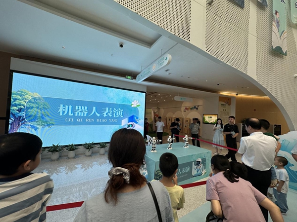 智啟童心，科潤書香——福州科技館科普大篷車走進福州市少兒圖書館