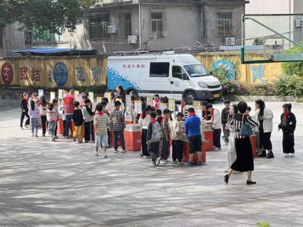 “科技大篷車,點燃科學夢”——長樂區鶴上鎮中心小學相約福州科技館共探科學秘境 “科技大篷車,點燃科學夢”——長樂區鶴上鎮中心小學相約福州科技館共探科學秘境