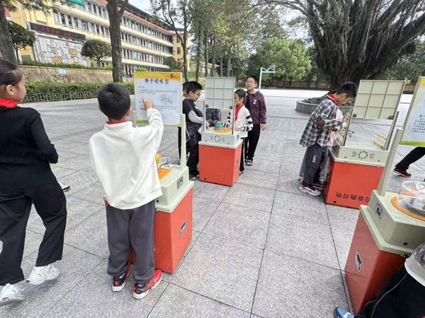 “科技大篷車,點燃科學夢”——長樂區鶴上鎮中心小學相約福州科技館共探科學秘境 “科技大篷車,點燃科學夢”——長樂區鶴上鎮中心小學相約福州科技館共探科學秘境