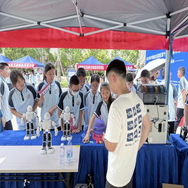 福州科技館科普大篷車開(kāi)進(jìn)平潭師大附中——全國(guó)科普月主場(chǎng)活動(dòng)啟動(dòng)，點(diǎn)燃校園科學(xué)熱情
