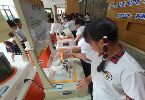 “趣”享科普秀,點(diǎn)亮科學(xué)夢——福清濱江小學(xué)開展科普月系列活動 “趣”享科普秀,點(diǎn)亮科學(xué)夢——福清濱江小學(xué)開展科普月系列活動