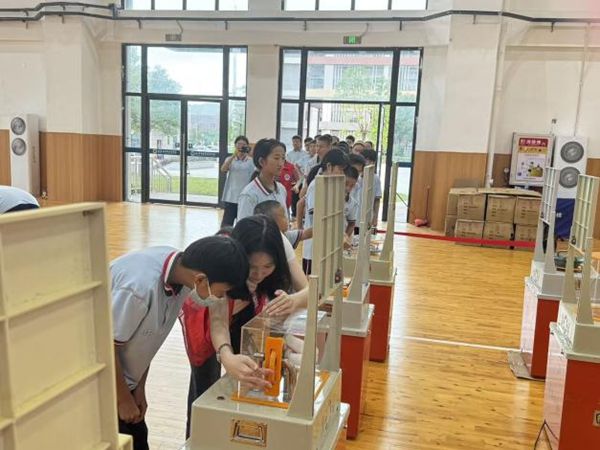 “星夢啟航,玩轉科學”——福清特殊教育學校科普車活動圓滿舉行 “星夢啟航,玩轉科學”——福清特殊教育學校科普車活動圓滿舉行