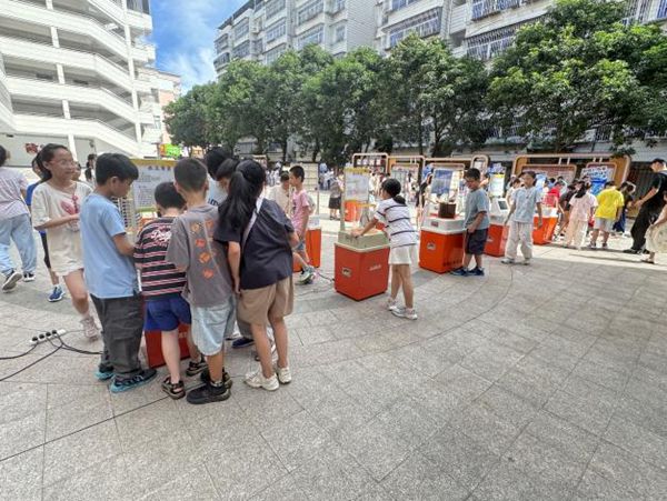 “智享長樂科普月，解鎖科學(xué)新答案”——長樂區(qū)洞江小學(xué)迎來奇妙科普之旅