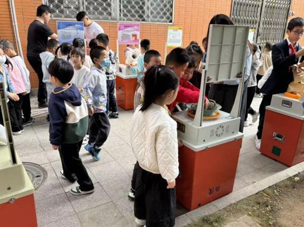 “追光科學(xué)家，驅(qū)動新征程”——福州市鼓山新區(qū)小學(xué)相約福州科技館共赴趣味科學(xué)之約