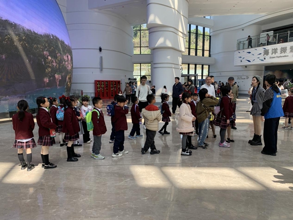 福州科技館與福建少兒頻道共同舉辦科普小記者實踐活動