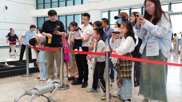 福州科技館“科技普及·創新未來”五一主題活動圓滿舉辦——互動體驗點燃科學熱情，光影盛宴點亮榕城之夜