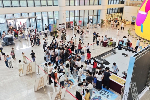 福州科技館“科技普及·創新未來”五一主題活動圓滿舉辦——互動體驗點燃科學熱情，光影盛宴點亮榕城之夜
