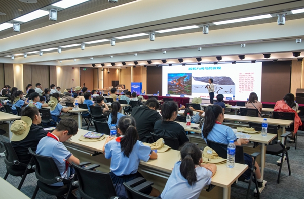 2025榕臺科技研學活動首日在福州科技館精彩啟幕——兩岸青少年共探科學奧秘 院士領航點燃科技夢想