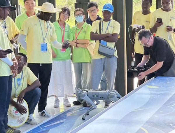 “探尋文化,鑄就科技”——福州科技館攜手福州大學(xué)助力“漢語橋”賽事 “探尋文化,鑄就科技”——福州科技館攜手福州大學(xué)助力“漢語橋”賽事