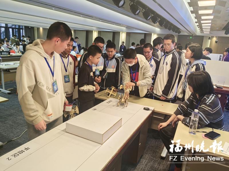“未來太空車”不到40克 福州中學生作品科技感滿滿