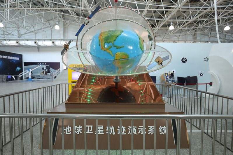 地球衛星軌跡演示系統