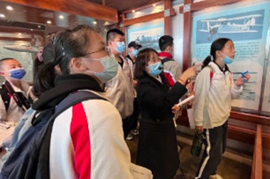 福州時代中學赴福州科技館船政文化分館參加“船政科普行，船遞青春夢想”科普研學活動
