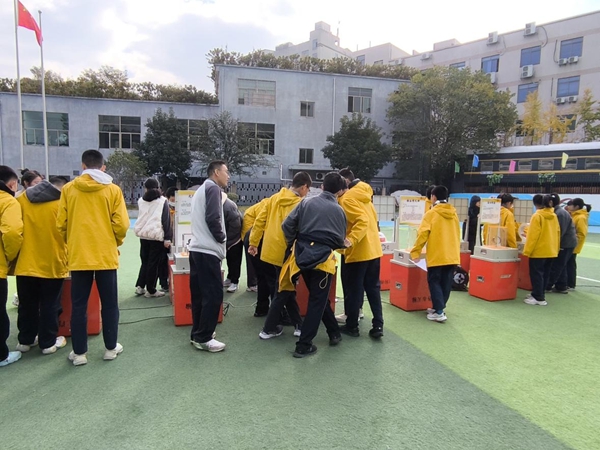 科普大篷車走進福州市倉山區里仁學校