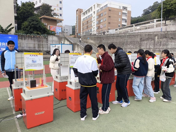 科普大篷車走進福州第二十二中學