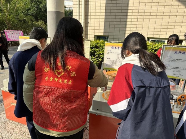 福州科技館科普大篷車走進閩江學院附中