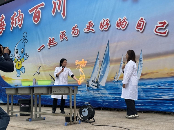福州科技館科普大篷車走進苔菉中心小學