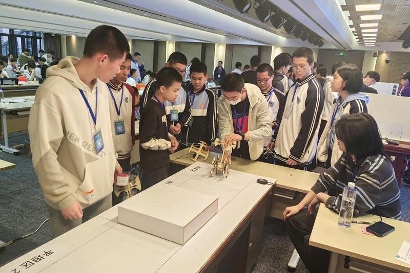 “未來太空車”不到40克 福州中學生作品科技感滿滿