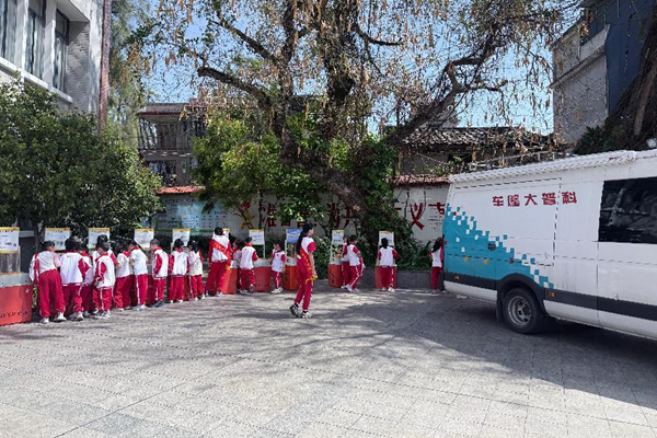 打開車門就是課堂！科普車帶你“沉浸式”玩轉(zhuǎn)科學——福州科技館科普大篷車走進福州市新店中心小學