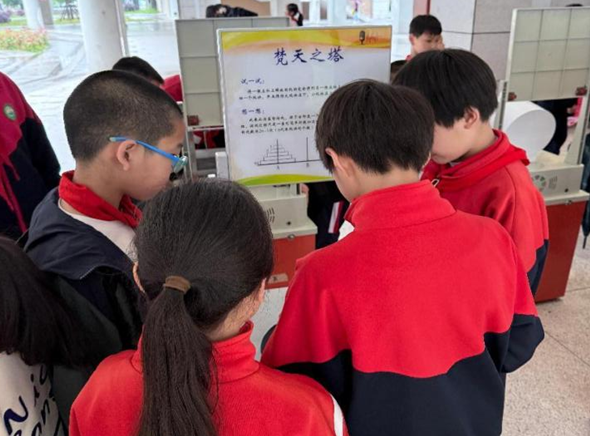 第十個“中國航天日”福州科技館科普大篷車走進福州高新區(qū)旗山中心小學