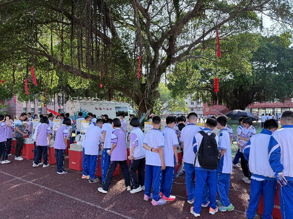 “創(chuàng)想未來(lái) 智慧青春”——福州科技館科普大篷車(chē)走進(jìn)福清華僑中學(xué)