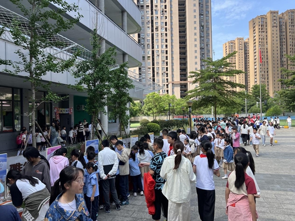 “探秘科學(xué)新視界，閩侯二小趣同行”——閩侯第二實(shí)驗(yàn)小學(xué)相約福州科技館共探科學(xué)秘境