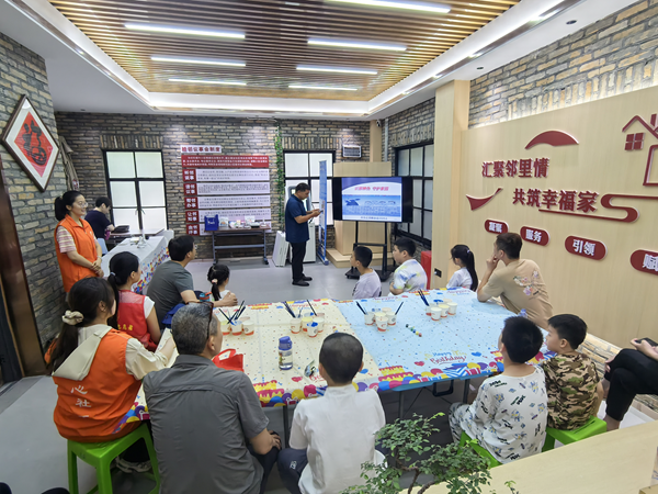 福州市反邪教協會開展“崇尚科學 遠離邪教”社區宣傳活動
