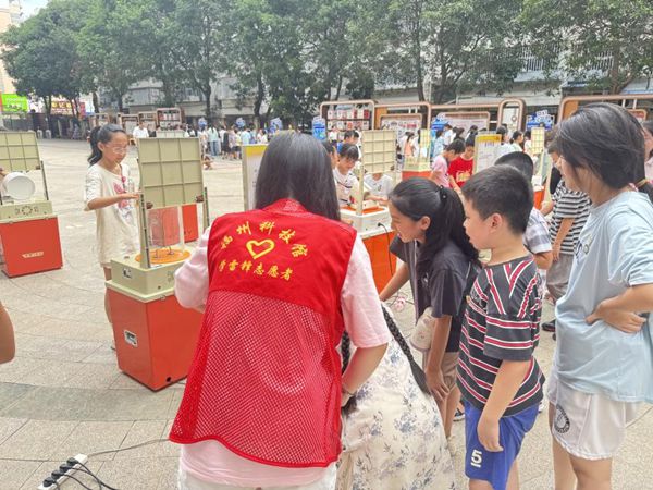 “智享長樂科普月,解鎖科學(xué)新答案”——長樂區(qū)洞江小學(xué)迎來奇妙科普之旅