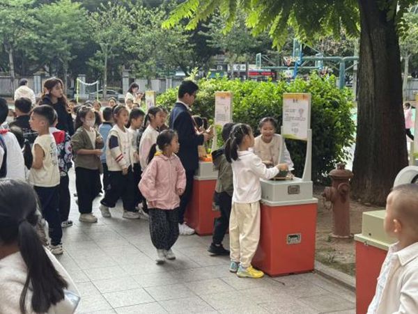 “追光科學(xué)家,驅(qū)動新征程”——福州市鼓山新區(qū)小學(xué)相約福州科技館共赴趣味科學(xué)之約