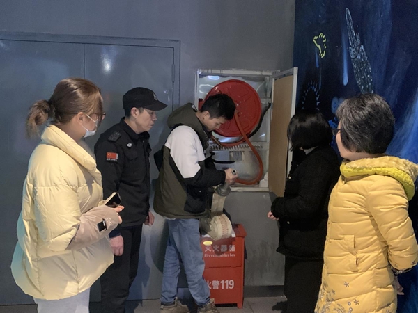 繃緊安全弦 時(shí)刻不放松——福州科技館組織開展消防栓實(shí)操演練