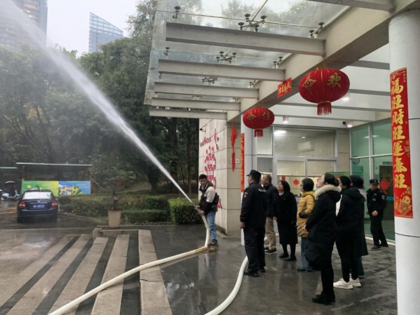 繃緊安全弦 時(shí)刻不放松——福州科技館組織開展消防栓實(shí)操演練