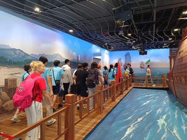 2025年“親情中華·中國尋根之旅”夏令營走進福州科技館——探秘科技魅力，根植中華情懷