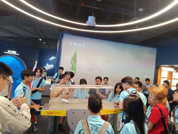 2025年“親情中華·中國尋根之旅”夏令營走進福州科技館——探秘科技魅力，根植中華情懷