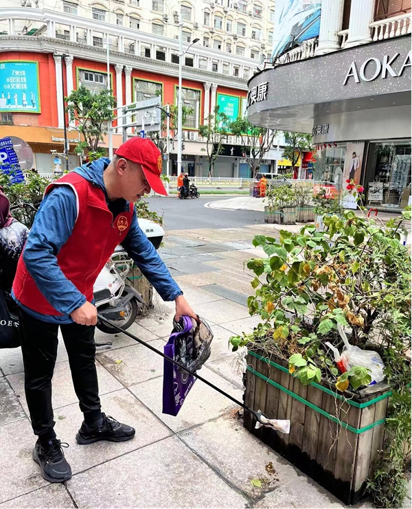 市科協機關二支部開展黨員活動日志愿服務活動