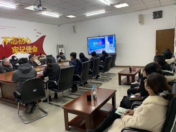 福州科技館組織觀看黨風廉政教育警示片《瘋狂斂財的中學校長》