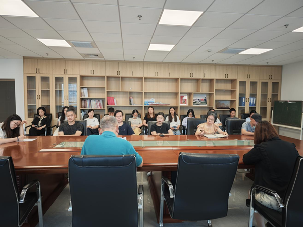 福州科技館深入貫徹中央八項規(guī)定精神學(xué)習(xí)教育，擰緊違規(guī)吃喝“監(jiān)督閥”，開展侵害群眾利益問題案例警示教育